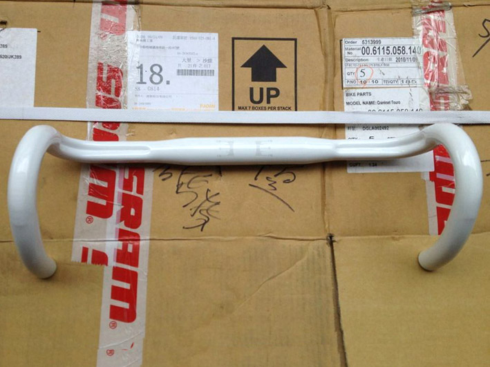 31 8 x 420mm aluminum alloy road bend to take the dead flying bike to the width about 420mm white