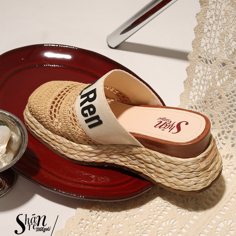 Shānren | Resort-Style Women's Summer Outdoor Woven Hollow Thick-Soled Slippers with Internal Height Increase. Shānren | Resort-Style Women's Summer Outdoor Woven Hollow Thick-Soled Slippers with Internal Height Increase.