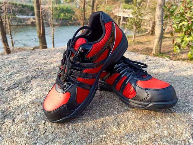 Work shoes steel toe cap summer anti-smashing not anti-stab breathable ultra-light couple shoes red new men's labor insurance shoes