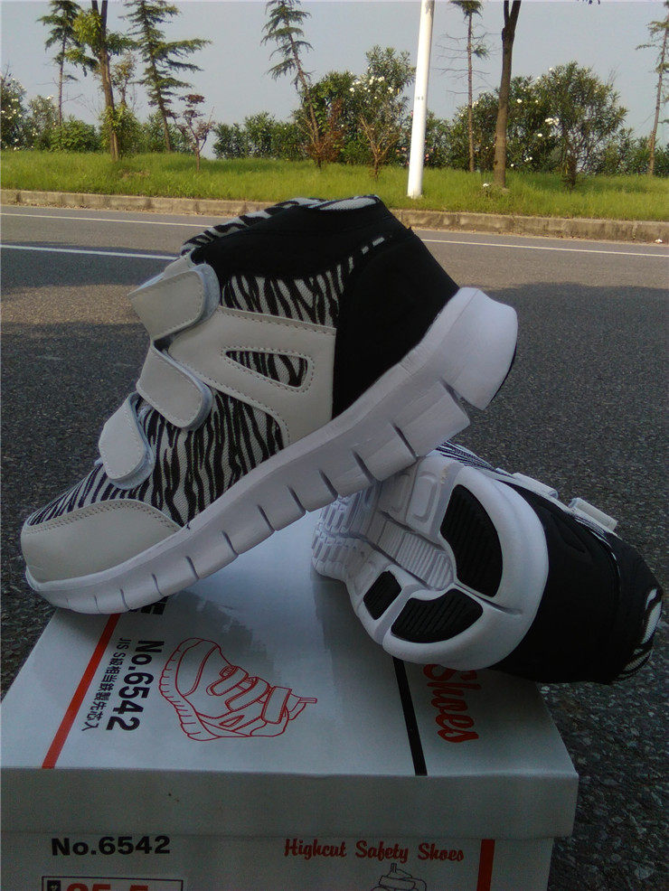 Labor insurance shoes safety shoes work shoes steel toe cap autumn and winter anti-smashing anti-stab men's breathable ultra-light couple shoes white