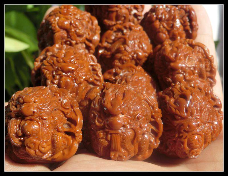 Vin Playing Walnut Carving Lion Tiger Beast White Lion's Head Special Price Second Dragon Drama Pearl Hand Strings Old Stock Walnut Ancient Play