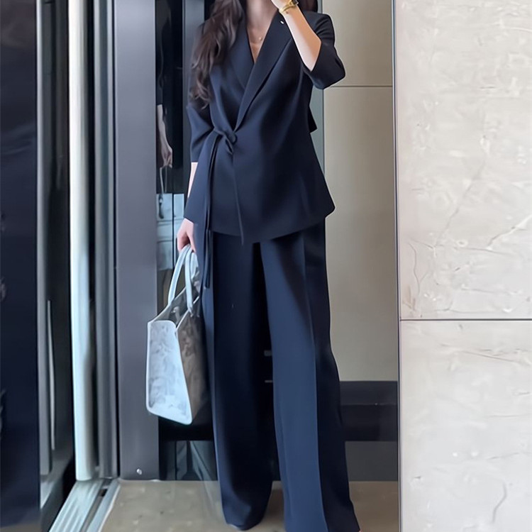 Plus-Size High-End Loose-Fitting Two-Piece Suit for Women, 2025 Spring and Autumn, Covers the Body, Professional, Mature, Elegant, Wide-Leg Pants