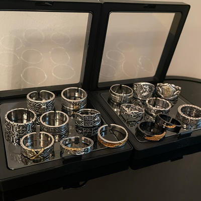 Cool and stylish vintage men's and women's rings from Japan and South Korea, with a unique and retro opening, fashionable index finger, and a niche smiling face, cool and cold style ring