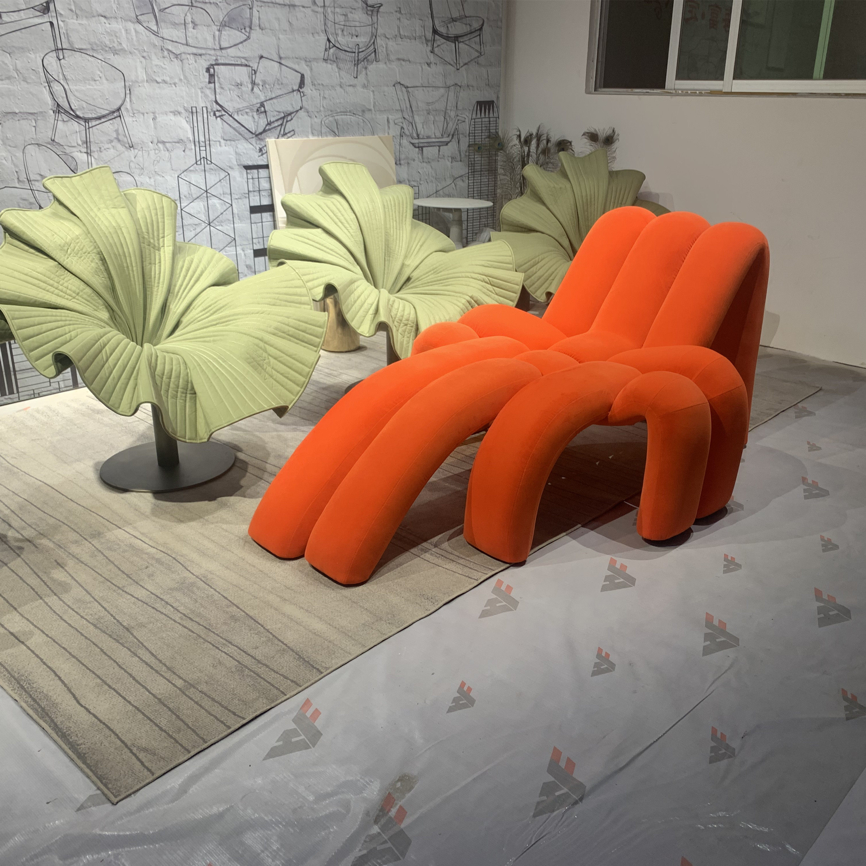 Italian designer creative high-end spider chair-like board room Leisure personality Alien net red sloth sofa manufacturer