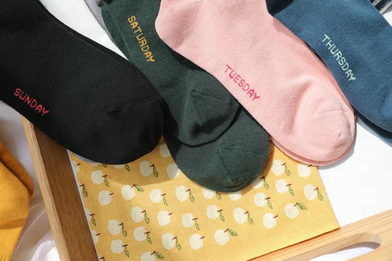 Cô gái phong cách mới dễ thương và đầy những đôi tất động vật nhỏ dễ thương tuần in vớ cotton vớ vớ thể thao tất noel