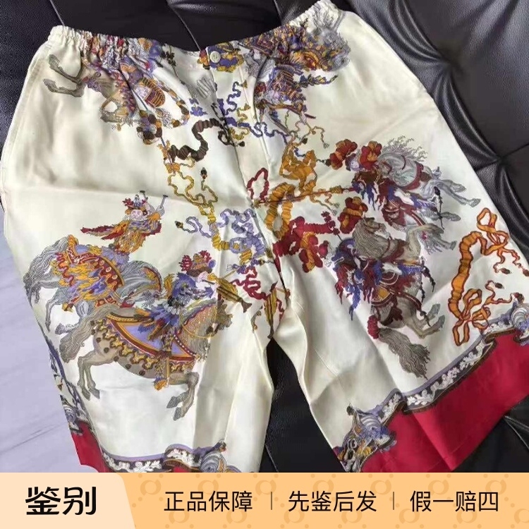 Gucci Patterned All-Over Print Straight-Leg Casual Shorts for Men, Ivory White, 672698, Purchased from France