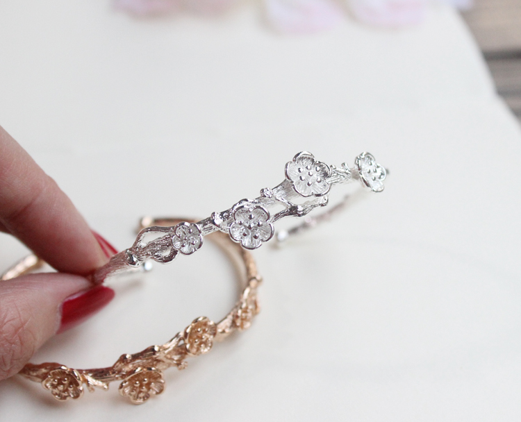 Vòng tay phong cách cổ xưa Phụ kiện Hanfu cành hoa mận ba vòng tay trang sức - Vòng đeo tay Cuff vòng gỗ trầm hương