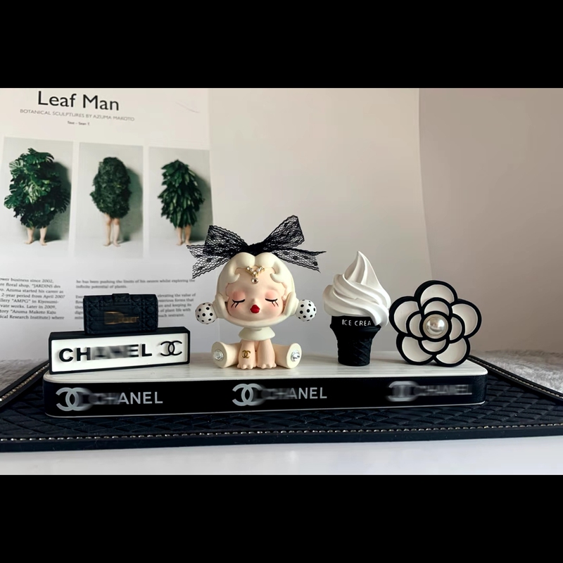 Exquisite Doll Ornament, Popular Long-Lasting Car Air Freshener, High-End Fresh Light Fragrance, New Car Gift, Car Dashboard Decoration