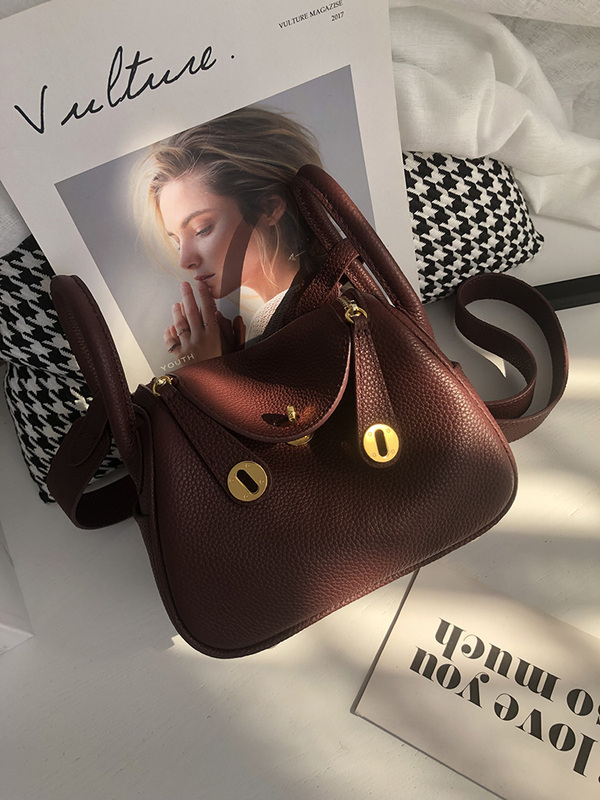 Lindy Bag with Excellent Milk Storage Capacity, Underarm Crossbody Bag, First-Layer Cowhide, High-End Mini Bag, Women's Shoulder Doctor Bag