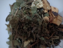 Herbal tea clears away heat and removes dampness. It removes fat and water without damaging righteousness and is not bitter. It tastes sweet and cool after drinking. Cantonese herbal tea