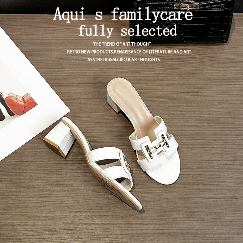 Crocodile Pattern White Slip-On Slippers for Women, Summer Outerwear, Thick High Heels, Open Toe, Elegant and High-End Feel, Vacation Seaside Sandals Crocodile Pattern White Slip-On Slippers for Women, Summer Outerwear, Thick High Heels, Open Toe, Elegant and High-End Feel, Vacation Seaside Sandals