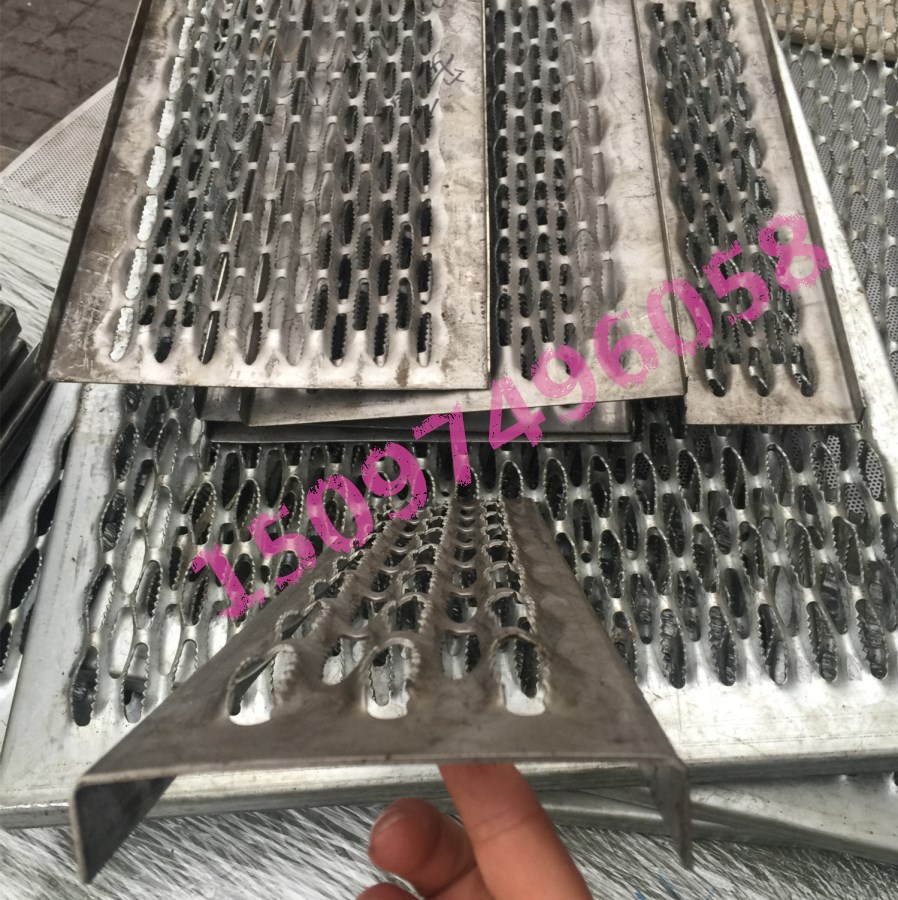 Fish tooth plate rain tooth plate stainless steel anti-skid plate 304 bubble plate mesh aluminum plate mesh crocodile fish mouth fish eye mesh plate