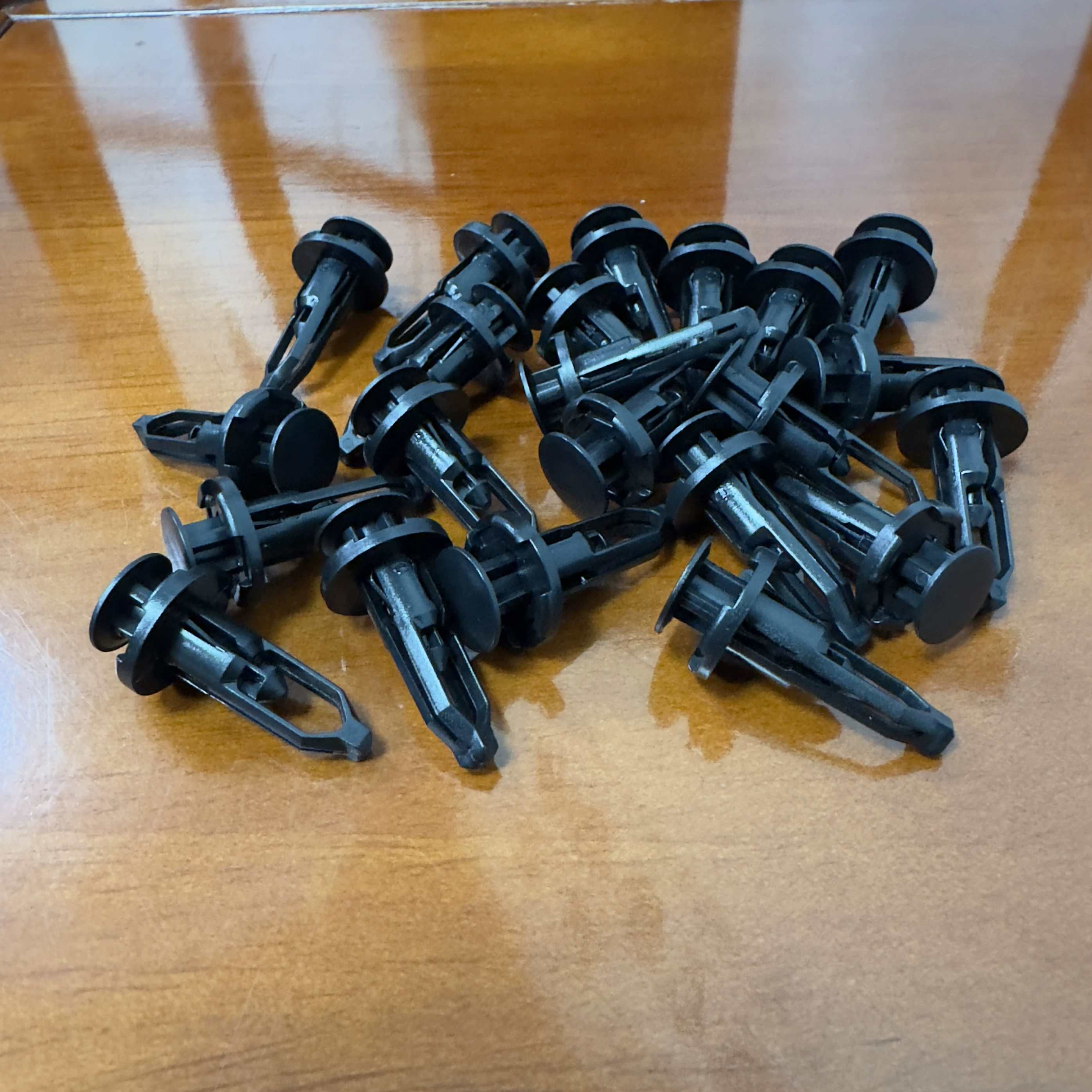 Suitable for overbearing crown REIZCAMRY Highlander Prado original front and rear bumper buckle clips