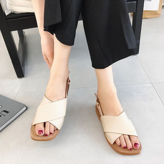 ເກີບແຕະສຳລັບຜູ້ຍິງ summer flat 2024 new Korean version simple and versatile trendy open toe cross strap slimming students soft and comfort
