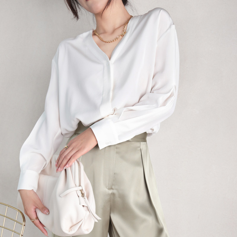 Ma's Jiamin 2020 Early autumn new product 23mm Recrepe genuine silk shirt V collar simple and loose long sleeve blouse