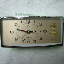 Out-of-print stock brand new Shanghai-made Horseshoe transistor alarm clock from the 1990s with gold dial and green back case