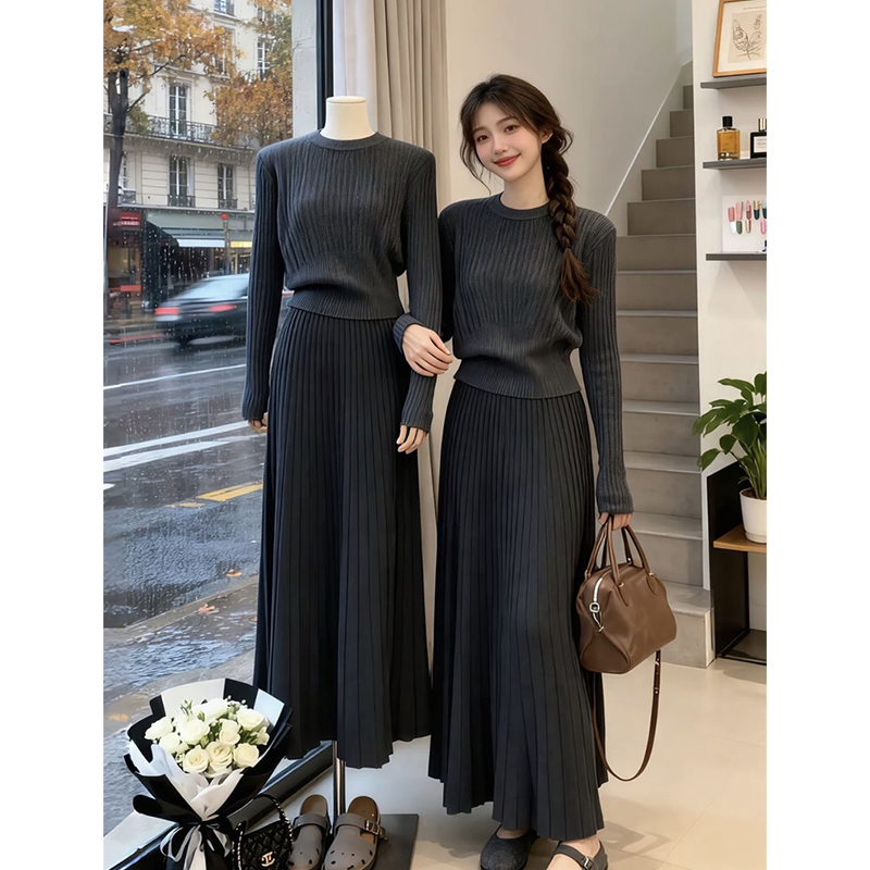 French-Style High-End Gray Knit Dress, Autumn and Winter Waist-Cinching Slimming Two-Piece Set, Elegant Sweater and Midi Skirt Set French-Style High-End Gray Knit Dress, Autumn and Winter Waist-Cinching Slimming Two-Piece Set, Elegant Sweater and Midi Skirt Set