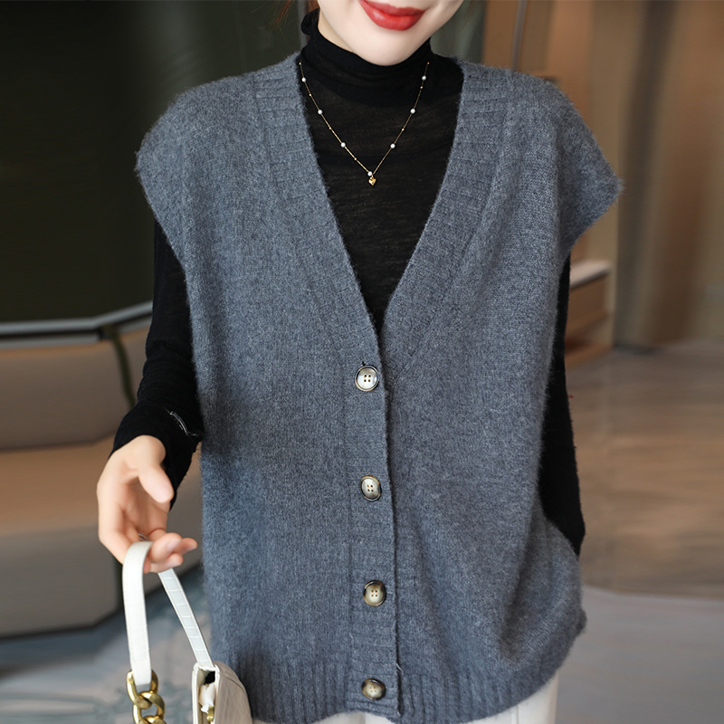 New Autumn and Winter Wool Knit Vest for Women, Stylish Layered V-Neck Loose Sleeveless Sweater Cardigan New Autumn and Winter Wool Knit Vest for Women, Stylish Layered V-Neck Loose Sleeveless Sweater Cardigan