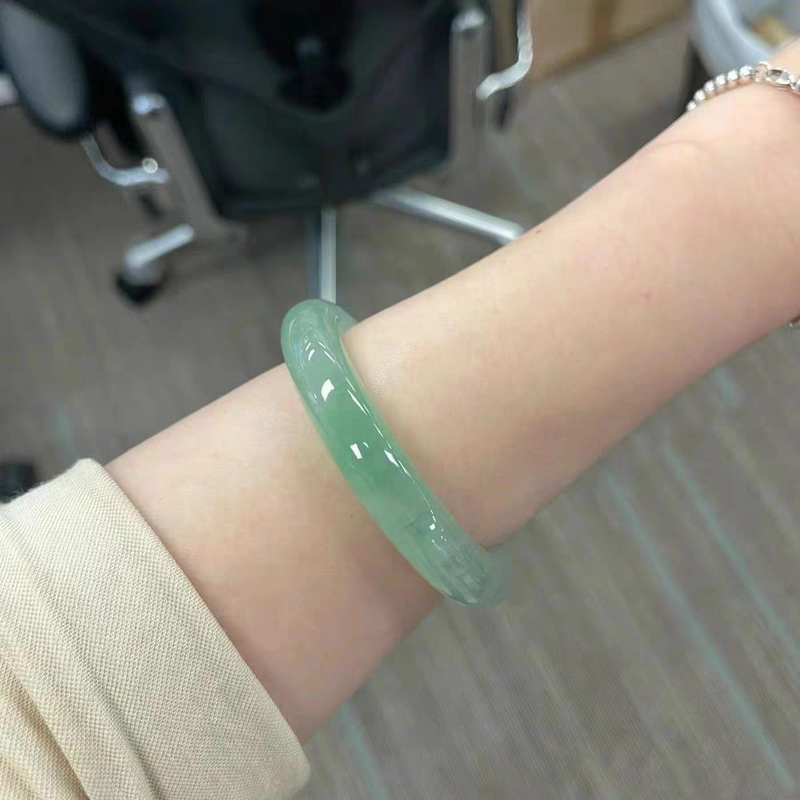 Glass Imitation Jade Bracelet, Ice-Type Fruit Green Bracelet, Ice Jade Bracelet, Young Girl Style, Oil Green, Regular Circle, Imperial Concubine Bracelet Glass Imitation Jade Bracelet, Ice-Type Fruit Green Bracelet, Ice Jade Bracelet, Young Girl Style, Oil Green, Regular Circle, Imperial Concubine Bracelet