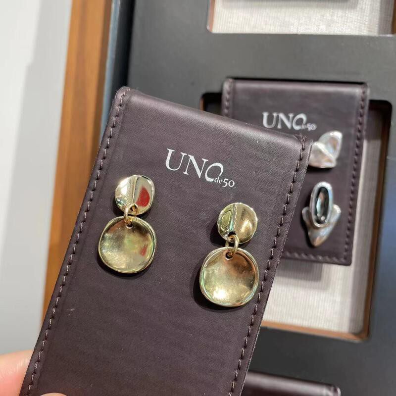 Spanish small crowdboomer UNOde50 double wafer earrings earrings hand-crafted extremely light lavish gold plated without allergies