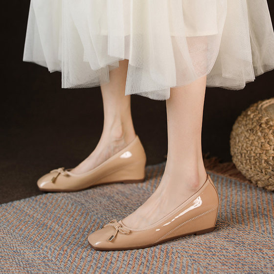 方头内增高藕粉色豆豆鞋女蝴蝶结坡跟软底女鞋34小码中跟蛋卷单鞋