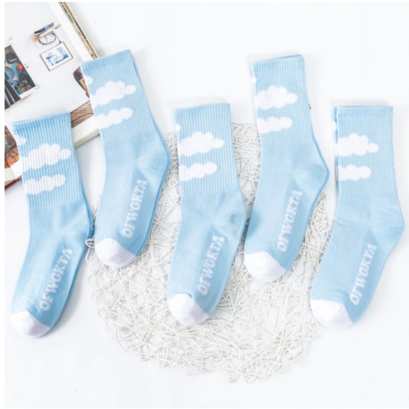 Socks with Blue Sky and White Clouds, Fresh Style, Mid-Tube Trendy Socks, Sports Socks for Men and Women, Couple Hip-Hop Skateboard Socks Socks with Blue Sky and White Clouds, Fresh Style, Mid-Tube Trendy Socks, Sports Socks for Men and Women, Couple Hip-Hop Skateboard Socks