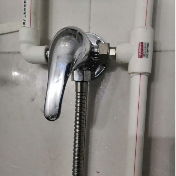 Electric water heater applique wall-type clear shower shower valve hot and cold switch with upper water solar water mixing valve