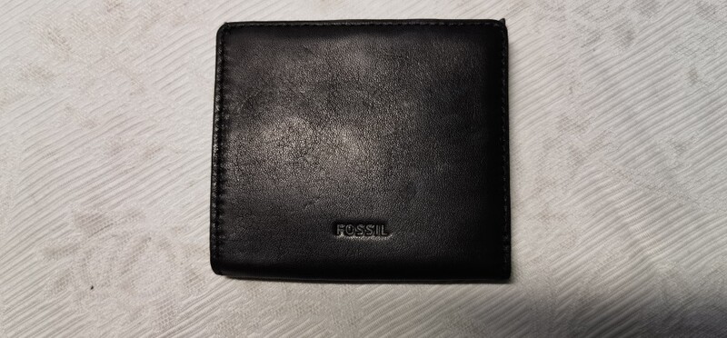 Fossil New 80% off Short Leather Wallet Unisex Card Holder Black Special Offer for March 8Th