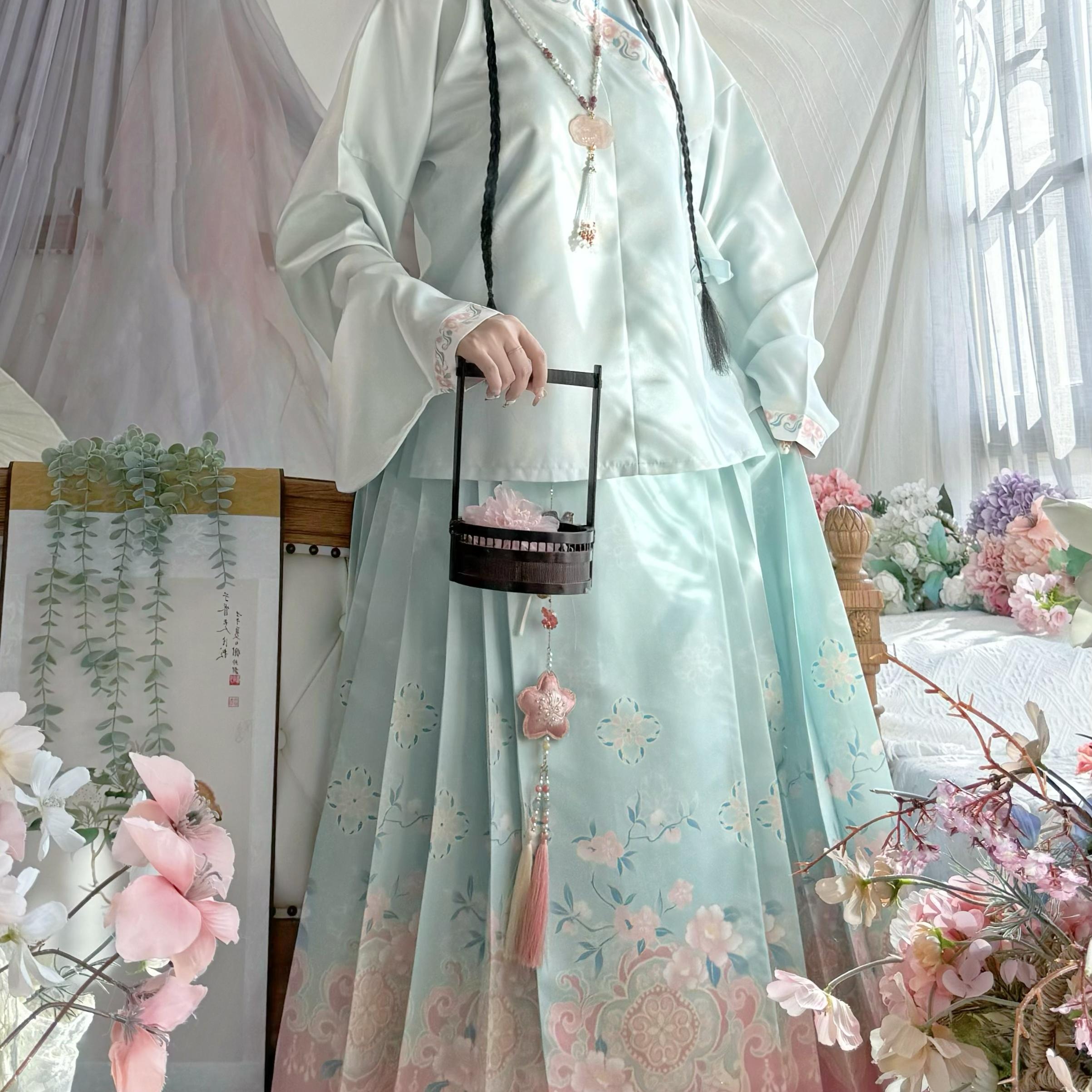 鈴兰烟 对襟衫半裙 刺繍入り 新中式 改良 日常 中華漢服　H11＃ 鈴兰烟 对襟衫半裙 刺繍入り 新中式 改良 日常 中華漢服 H11