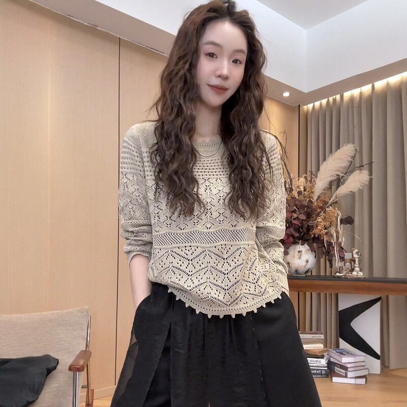 French Retro Cut Out Round Neck Knitted T-Shirt for Women 2026 Summer New Design Loose and Versatile Bottoming Top