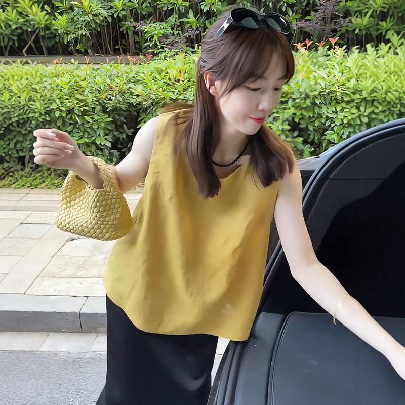 French Retro Cross-Back Sleeveless Yellow Shirt for Women 2026 Summer New Design Youthful Vest Top