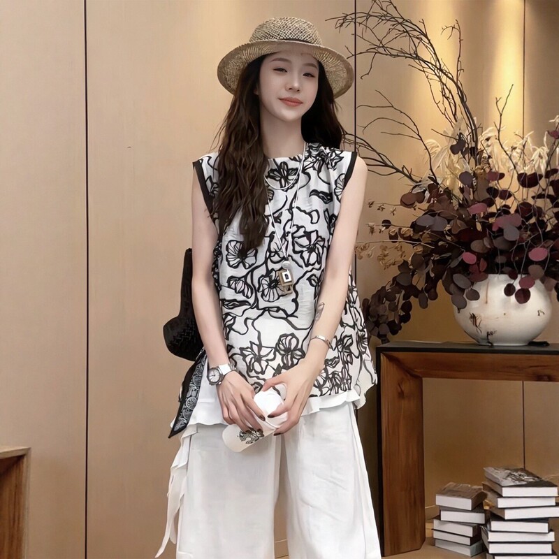 French Retro Ink Print Sleeveless Vest Shirt for Women 2026 Summer New Design Back Slit Top