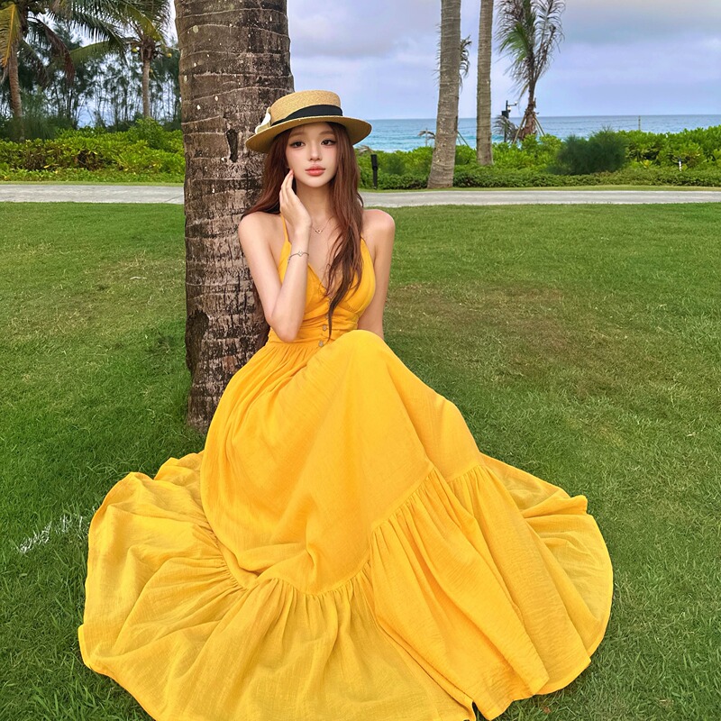 Yellow Spaghetti Strap Dress for Women, Summer 2026 New Style, Seaside Vacation Style, V-Neck, Waist-Cinching, Flared Beach Maxi Dress Yellow Spaghetti Strap Dress for Women, Summer 2026 New Style, Seaside Vacation Style, V-Neck, Waist-Cinching, Flared Beach Maxi Dress