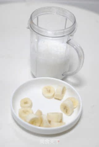 浓郁可口的香蕉奶昔