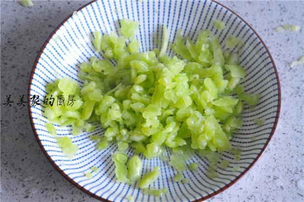 苦瓜炒鸡蛋的做法