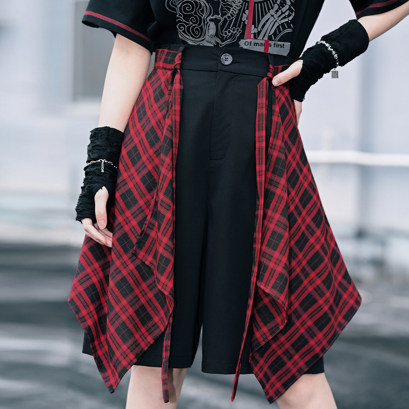 New Product 2 Pieces 16% off / "Eden Garden" Detachable Plaid Apron Shorts for Women, Loose Fake Two-Piece Black and Red Shorts