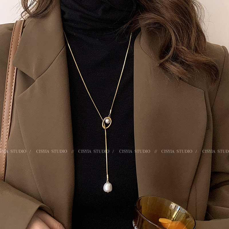 French Retro Gold Pearl Long Pull-Out Necklace, Niche Style, High-End Sweater Chain, Adjustable Accessory for Autumn and Winter