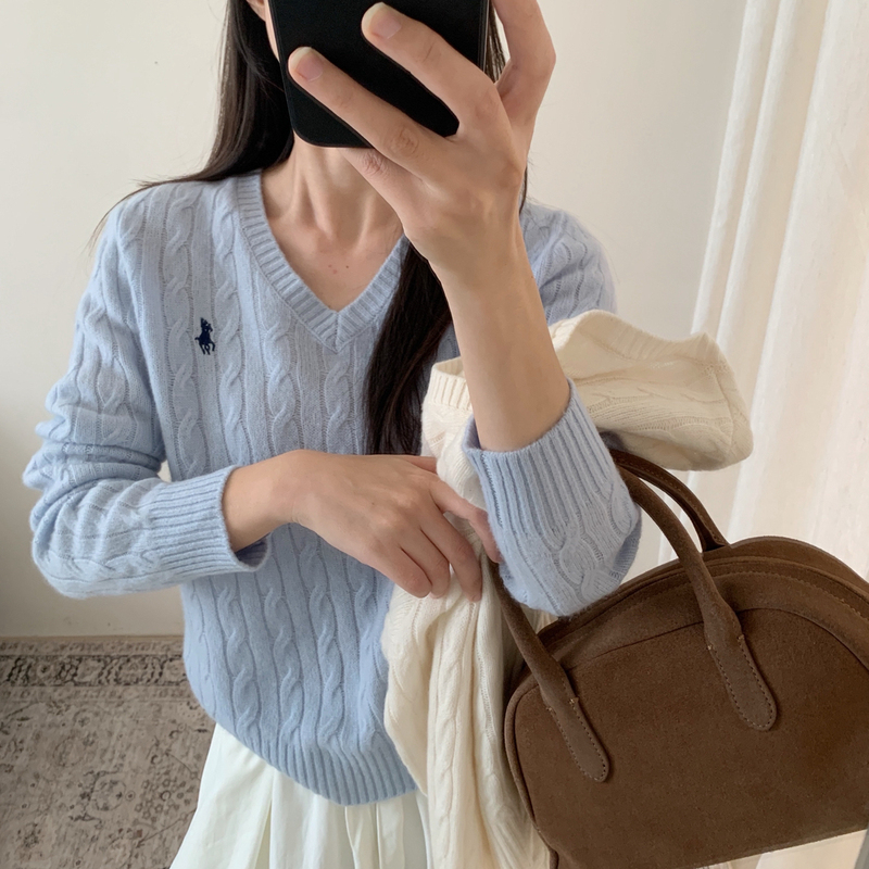 Bonnet Puyuan Genuine Product - Little Horse Embroidery V-Neck Knitwear (Contains 96.5% Merino Wool) 58-26517-2 Bonnet Puyuan Genuine Product - Little Horse Embroidery V-Neck Knitwear (Contains 96.5% Merino Wool) 58-26517-2