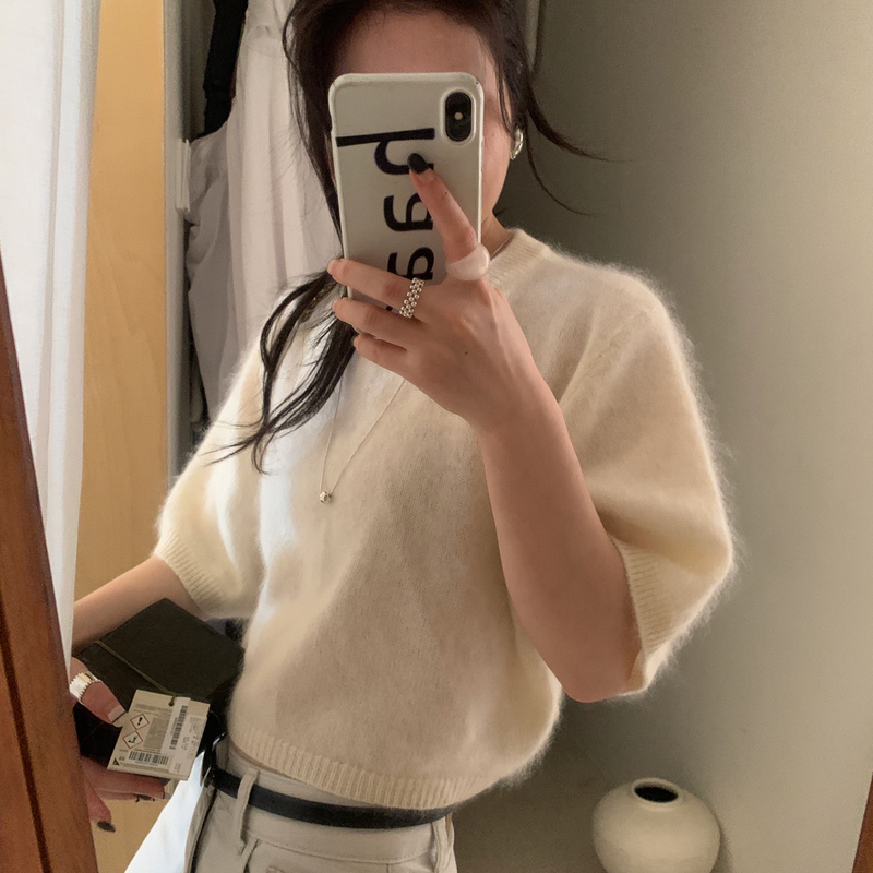 【Find Time Authentic Product】- Full Wool Brushed Round Neck Short Stylish Short-Sleeve Warm Sweater for Women 9395 【Find Time Authentic Product】- Full Wool Brushed Round Neck Short Stylish Short-Sleeve Warm Sweater for Women 9395