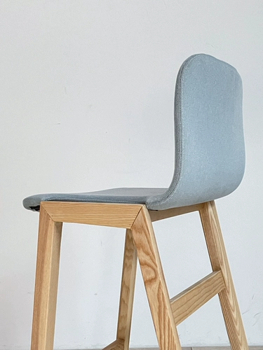 Простая и современная барная стула твердотворный дерево High Stool Creative Bar Chair Nordic Bar Stool Я хочу предсказать дизайнер