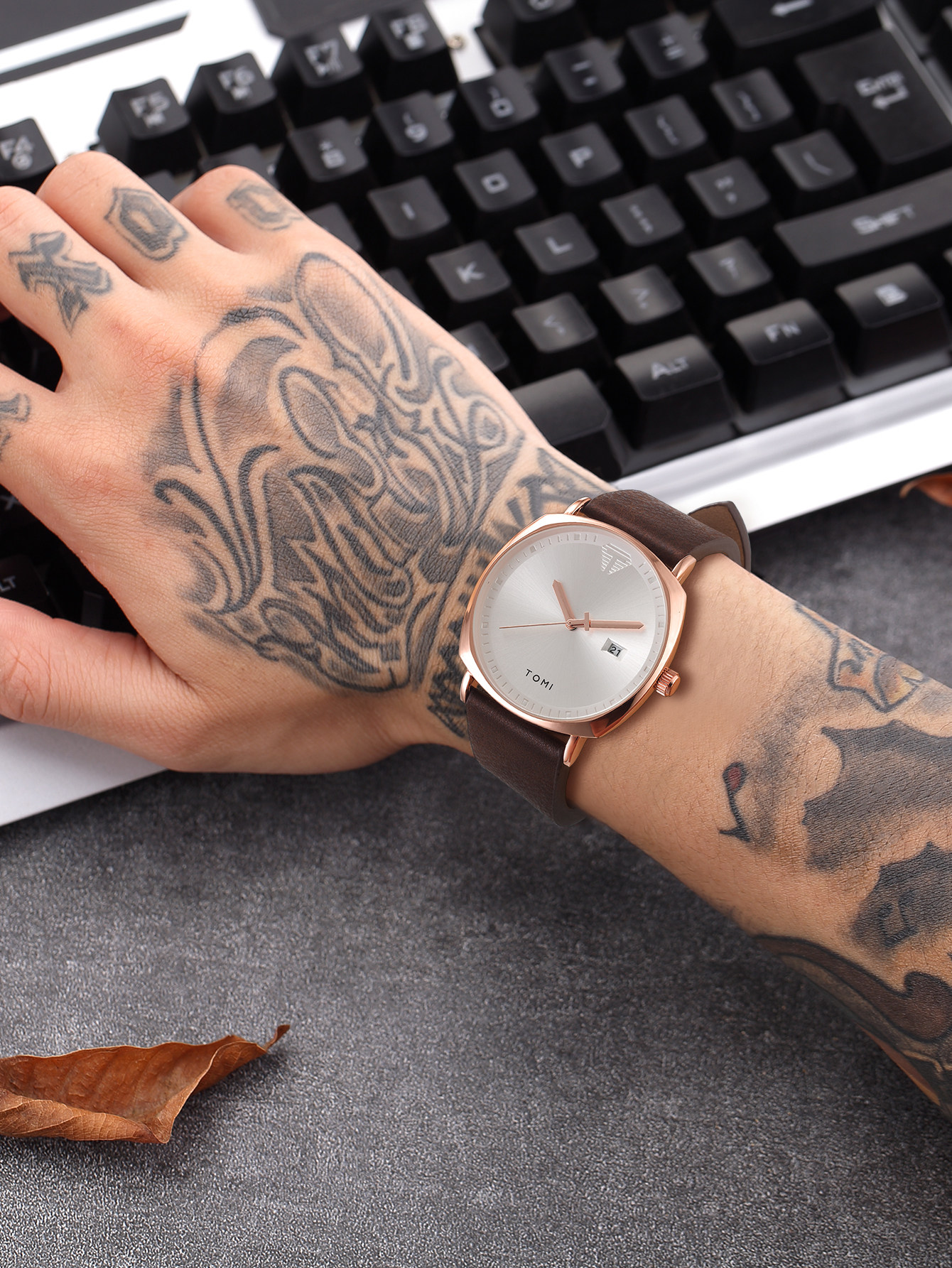 TOMI Calendar Simple Men's Quartz New Leisure Trend Student Waterproof Large Dial Movement Mirror Face Watch_voghion.com