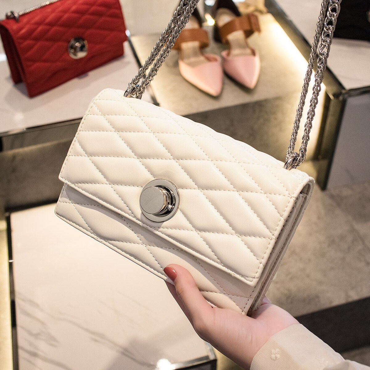 France Light Extravaganza Bag of Women ITCFASHONK New Chautide Advanced Sensation Rhombus Chain White Woman Single Shoulder Bag