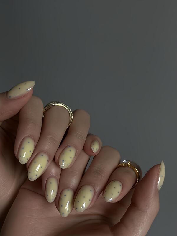 Ugg Hot Girl Nail Tips'Sri Bagga' New Style ins White Women's High-End Goose Yellow Polka Dot Niche European and American Manicure