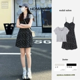 Маленькая девочка с маленьким кузовам повседневным платьем для черного серьги в стиле кампуса с цветочным платьем подвески 𫔮 Летнее наряд с двумя частями