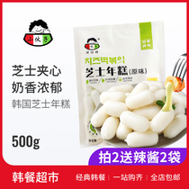 Young man cheese rice cake Korean instant spicy fried rice cake strips Korean Army hot Pot Cheese rice cake ingredients 500g