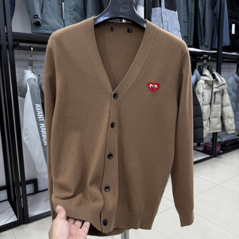 【H Brand】Contains Sheep Wool, Comfortable to the Touch, Branded Cut Label, Autumn and Winter Men's Casual Cardigan Sweater Knitwear 【H Brand】Contains Sheep Wool, Comfortable to the Touch, Branded Cut Label, Autumn and Winter Men's Casual Cardigan Sweater Knitwear
