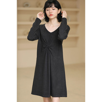 Miss Hateeth Miss Chen Ajiadu suede slim thickened Practical 100 Lapped Twist Knot V Collar Slim Knit Dress Woman