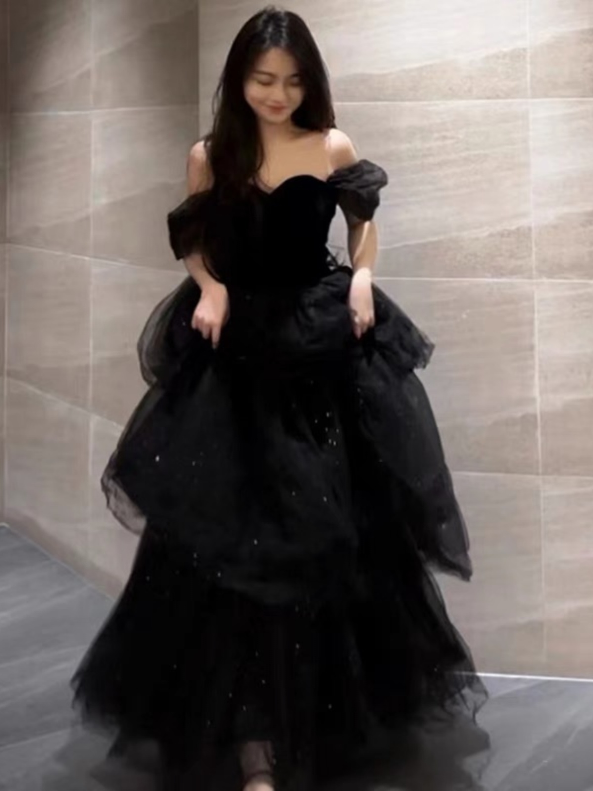 Evening dress black light luxury adult ritual birthday sound music test dress, shoulder banquet hosts yarn skirt