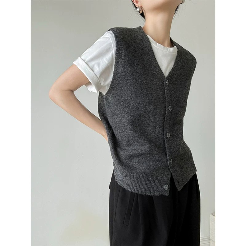Gray V-Neck Knitted Vest for Women, Autumn Outerwear, Layered Sleeveless Cardigan, Gray-Style Top Gray V-Neck Knitted Vest for Women, Autumn Outerwear, Layered Sleeveless Cardigan, Gray-Style Top