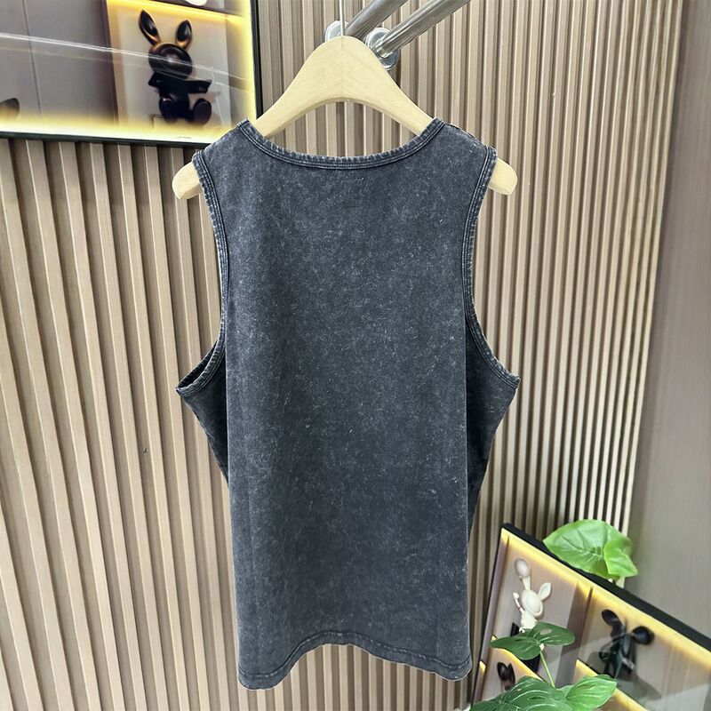 Guangzhou Thirteen Rows Highly Recommends the American Retro Washed and Distressed Vest for Men, a Loose-Fitting Summer Bestseller